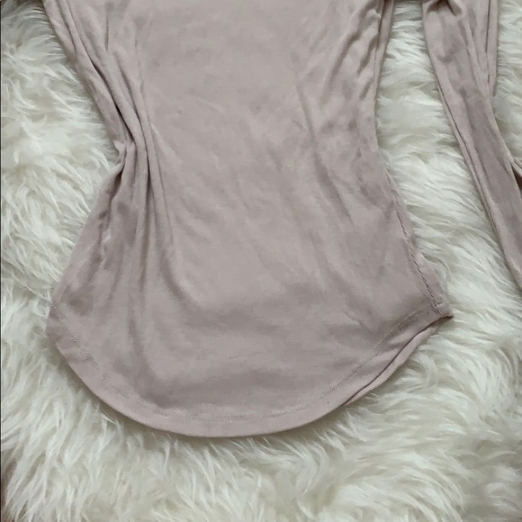 Aritzia turtleneck - Picture 2 of 3